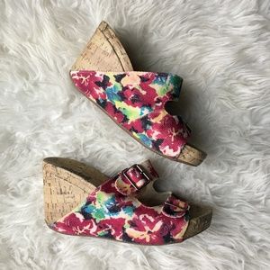 NEW! Cute Kenneth Cole Floral Strap Wedge Sandals